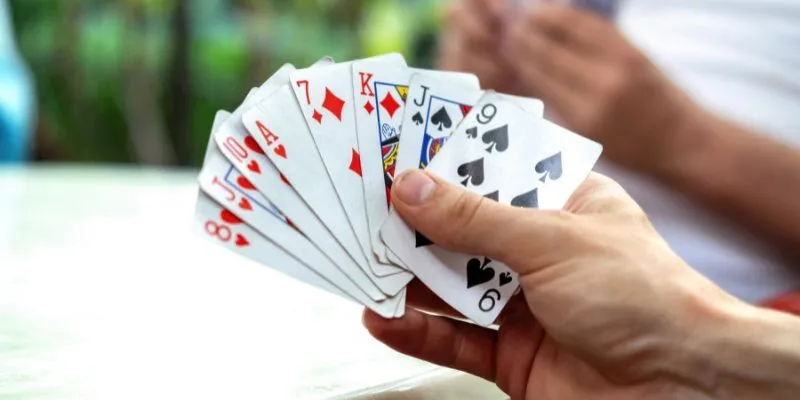 Hướng dẫn cách chơi game bài tiến lên đơn giản cho tân thủ 1 Giới thiệu tổng quan về game bài tiến lên